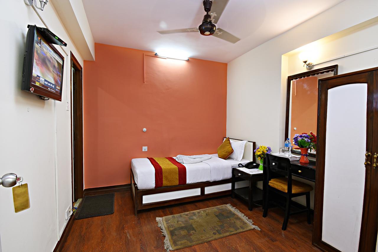 Hotel Pleasure Home Kathmandu Exteriör bild