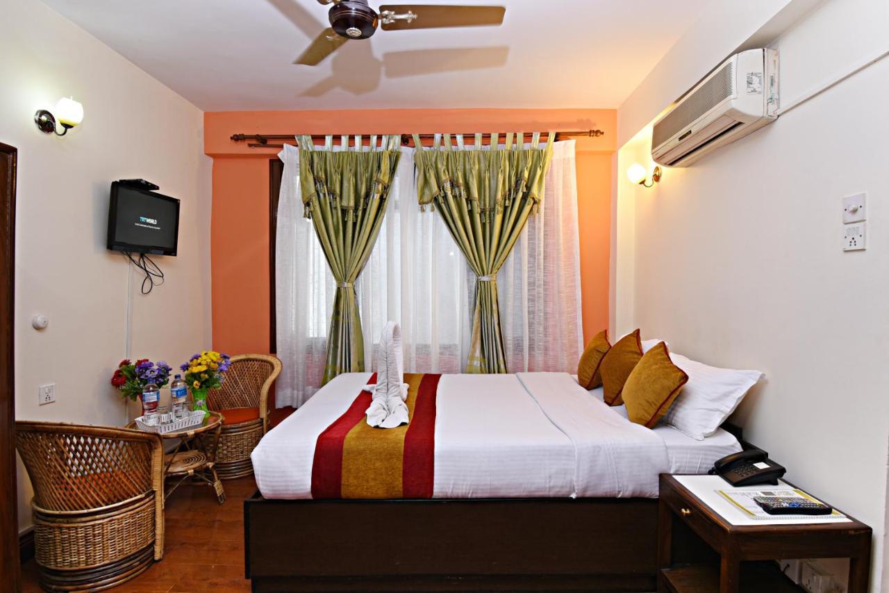 Hotel Pleasure Home Kathmandu Exteriör bild