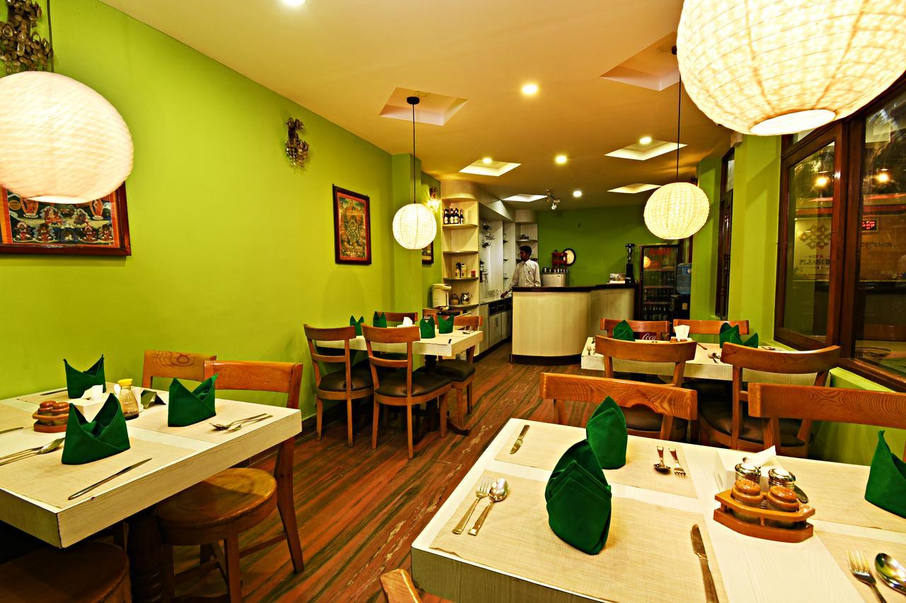 Hotel Pleasure Home Kathmandu Exteriör bild