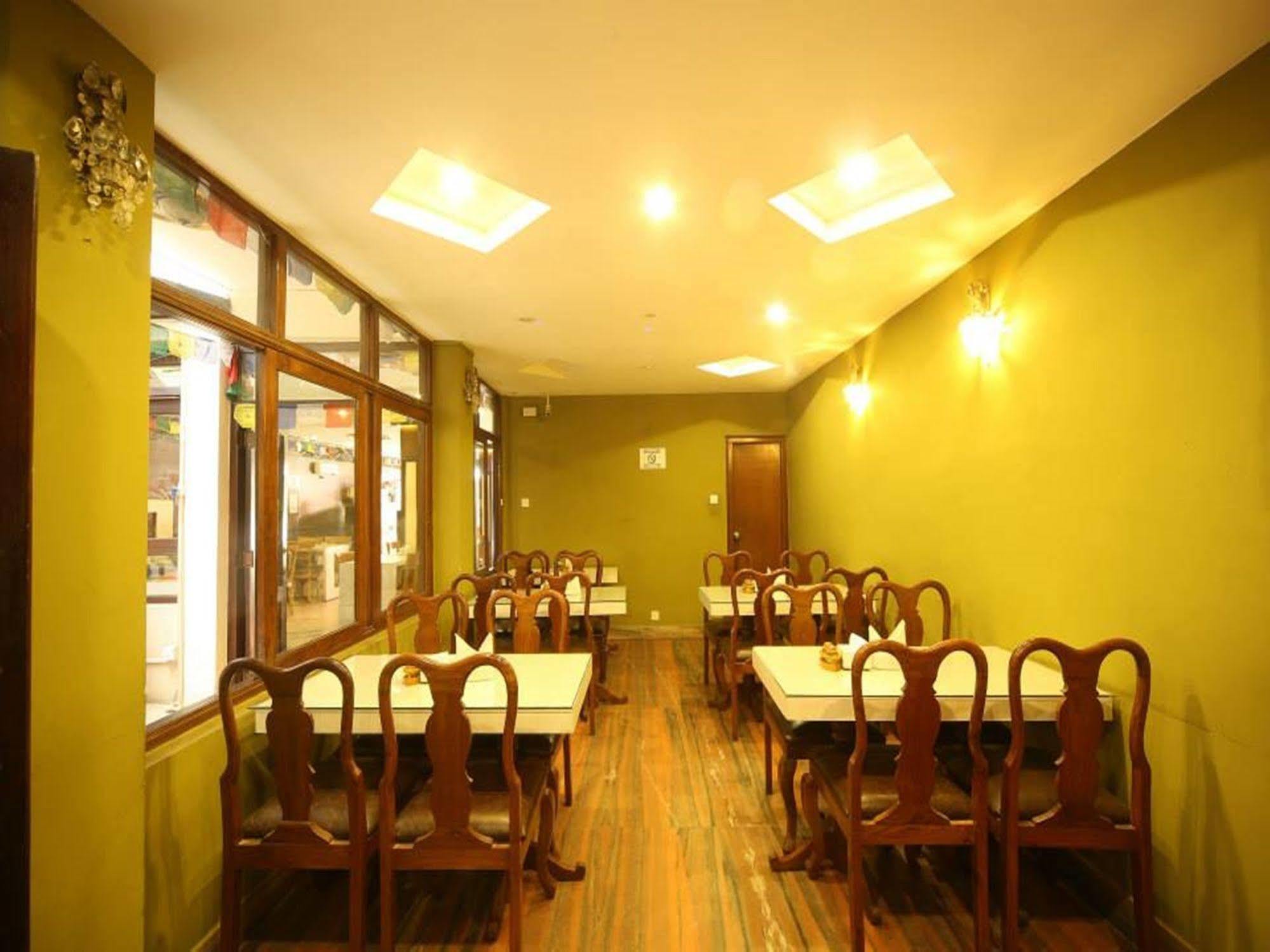Hotel Pleasure Home Kathmandu Exteriör bild