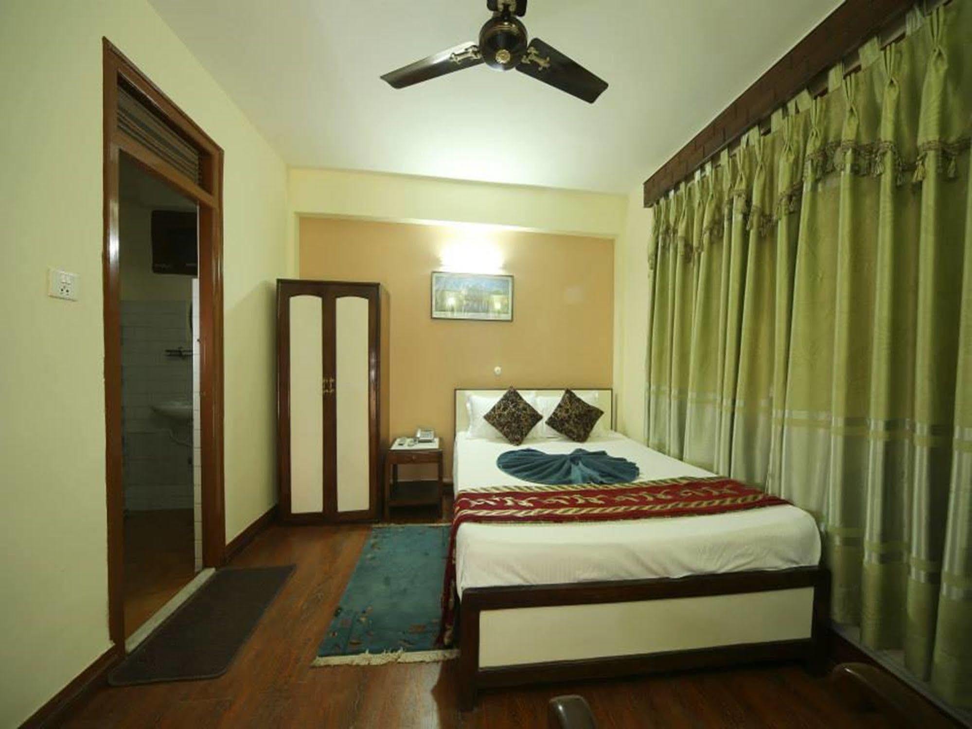Hotel Pleasure Home Kathmandu Exteriör bild