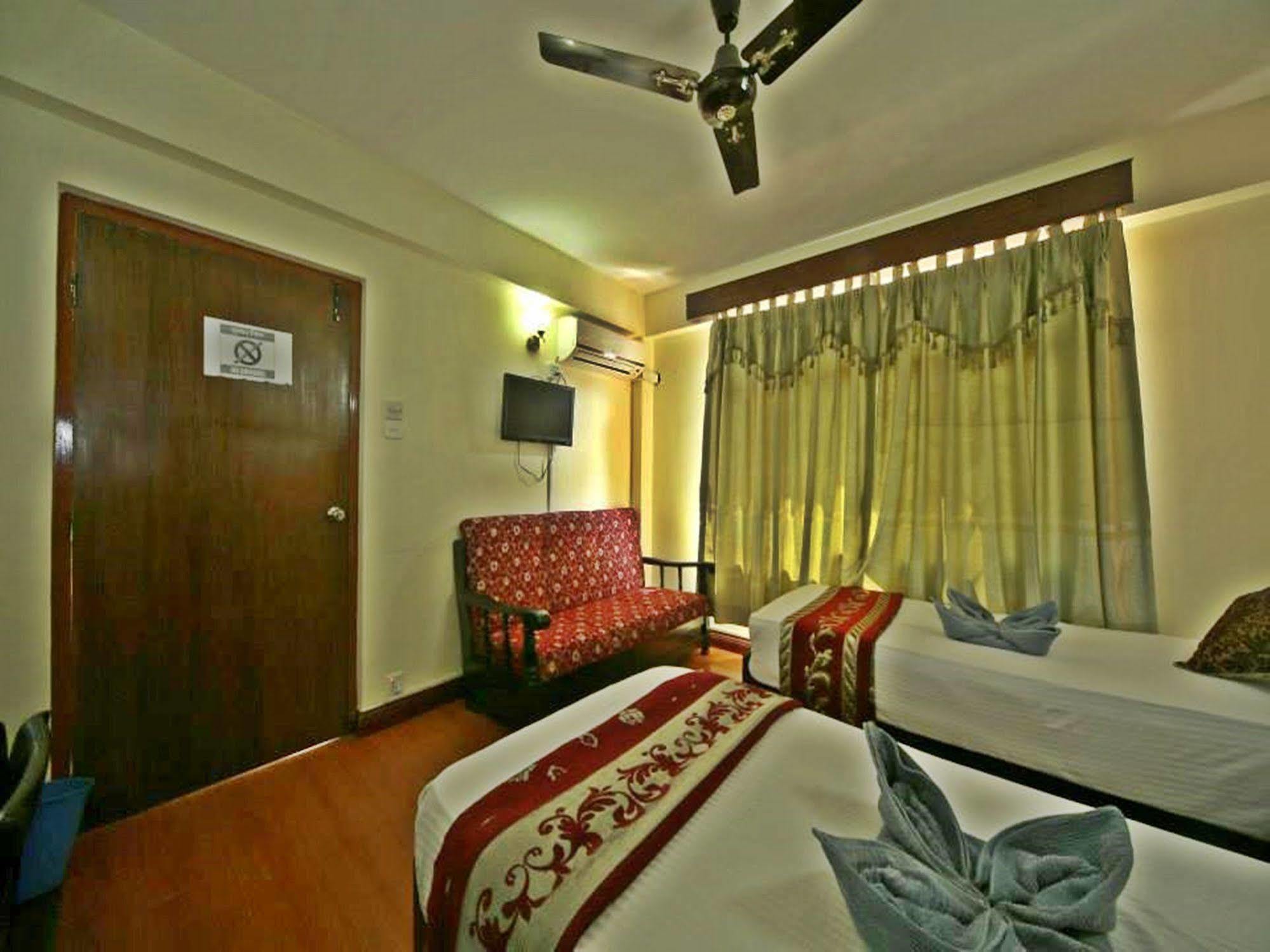 Hotel Pleasure Home Kathmandu Exteriör bild