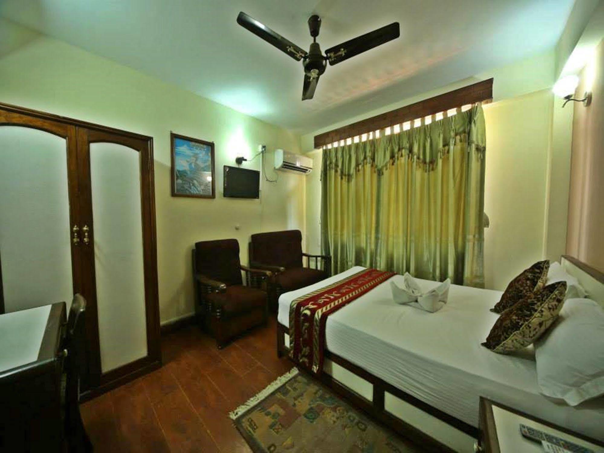 Hotel Pleasure Home Kathmandu Exteriör bild