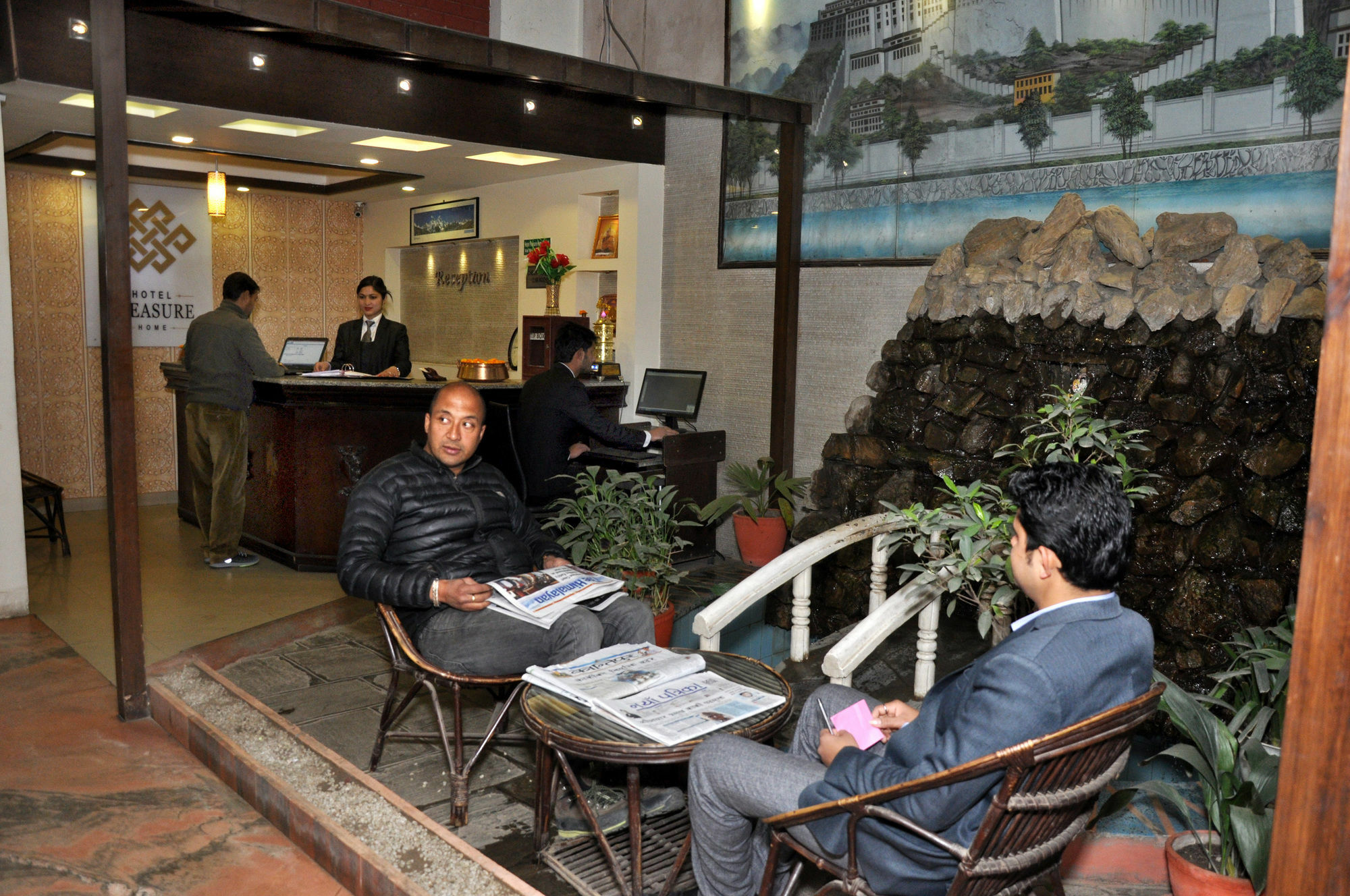 Hotel Pleasure Home Kathmandu Exteriör bild